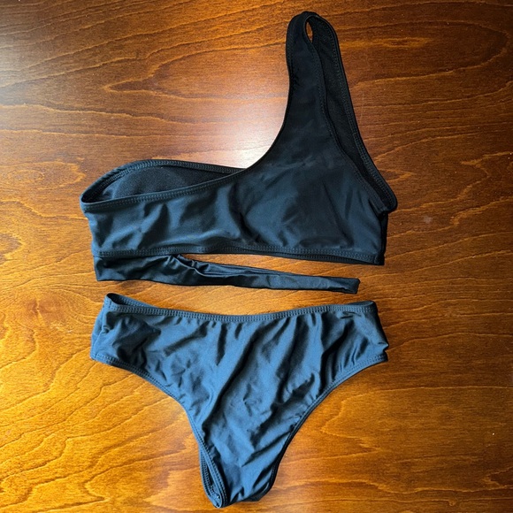 Shein one shoulder cutout bikini set - Picture 4 of 4